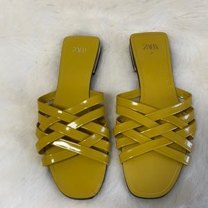 Zara NWOT slip on sandals